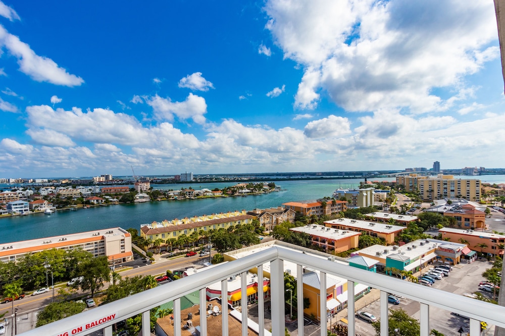 Hampton Inn & Suites Clearwater Beach - photo 31