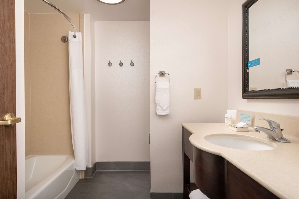 Hampton Inn & Suites Lake City - photo 23