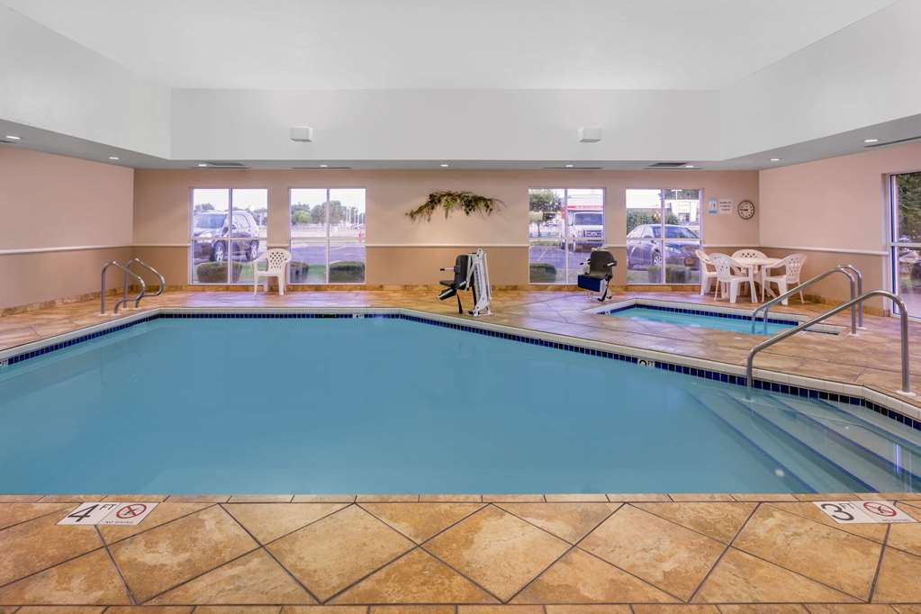 Super 8 by Wyndham Madison South - photo 6