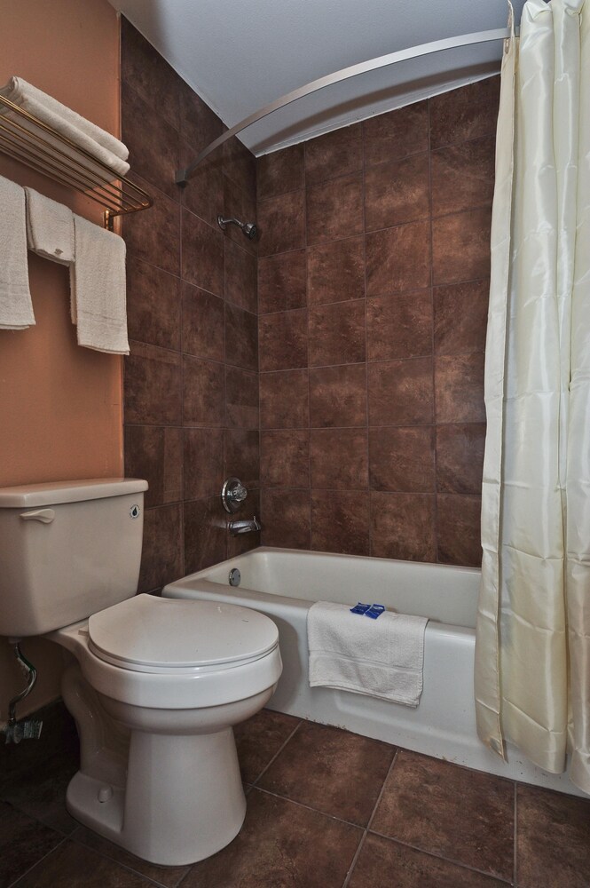 Relax Inn Guin - photo 11