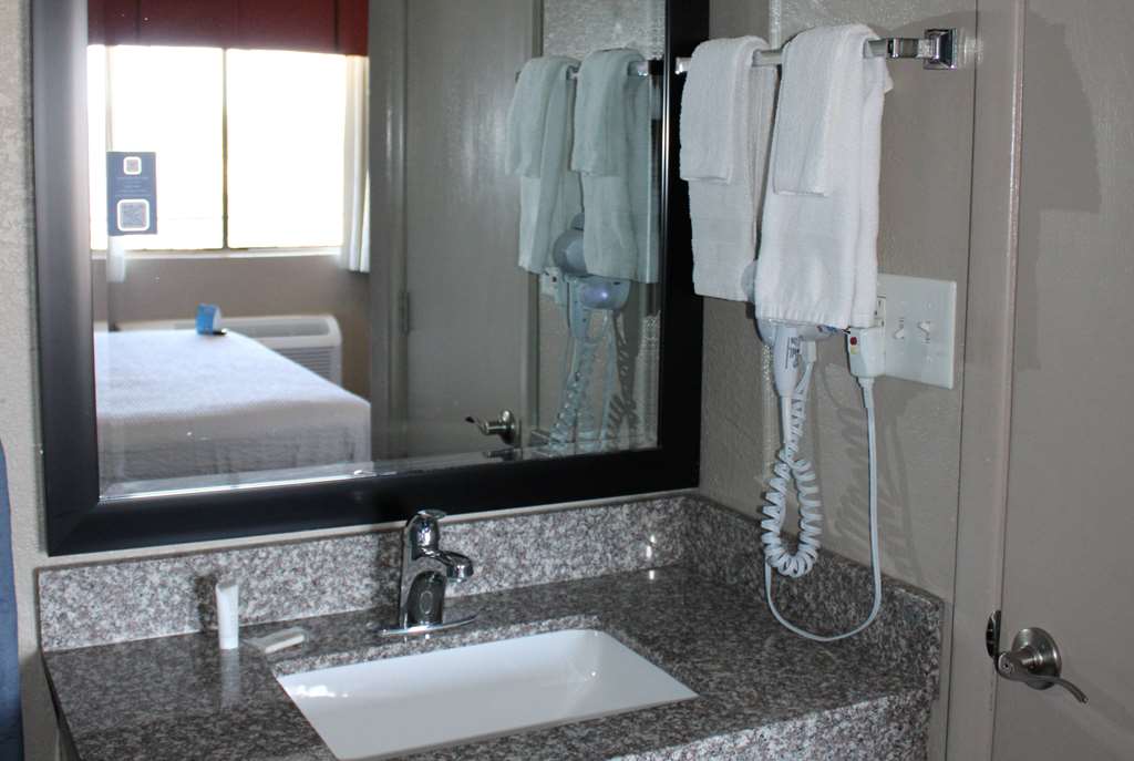 Days Inn & Suites by Wyndham Springfield on I 44 - photo 26