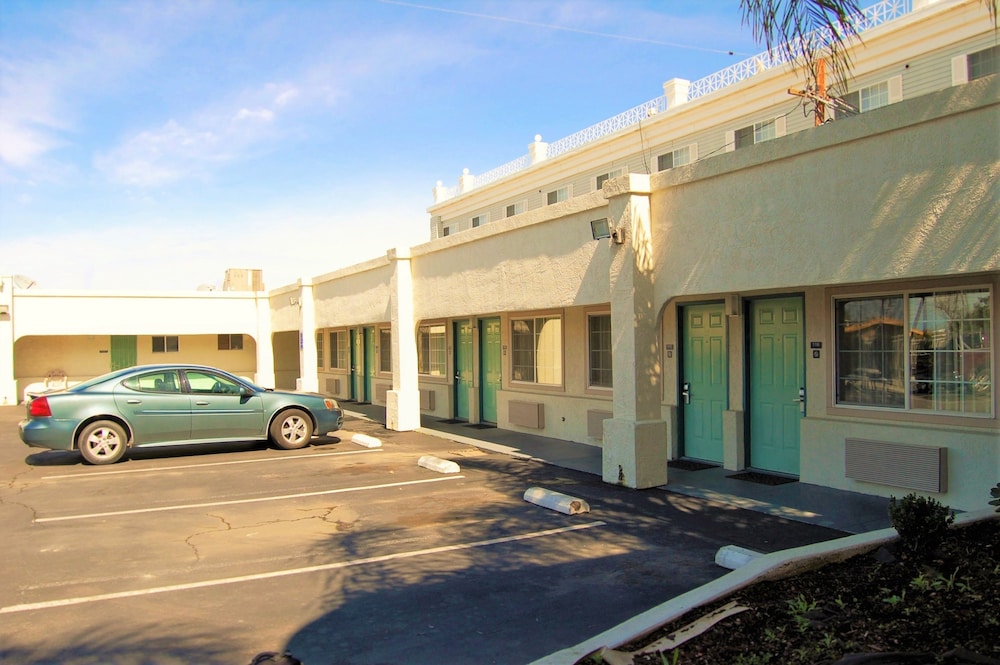 Travelodge by Wyndham Los Banos CA - photo 13