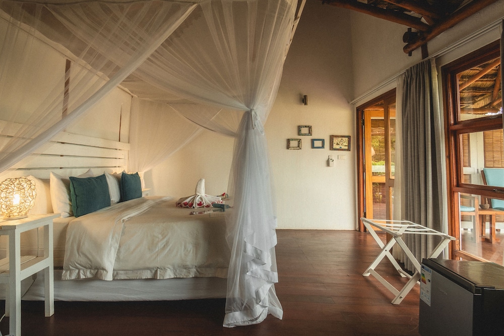 Vilanculos Beach Lodge — 4-Star Luxury Hotel in Maxixe, Mozambique