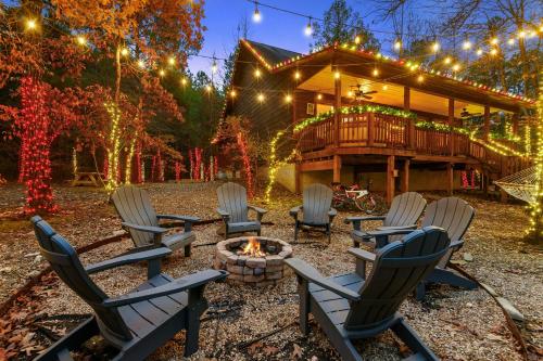 Family and Group Summer Retreat Creekside Haven in Broken Bow, United States