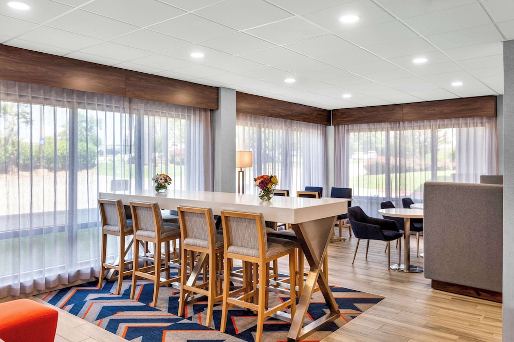 Hampton Inn Knoxville Airport - photo 33