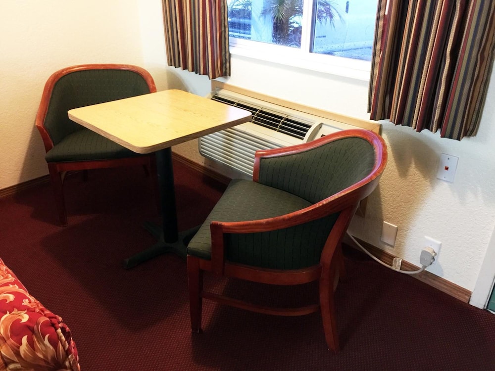 Westward Inn - photo 20