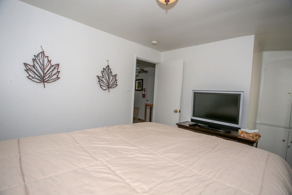 Little Swiss Inn - photo 11