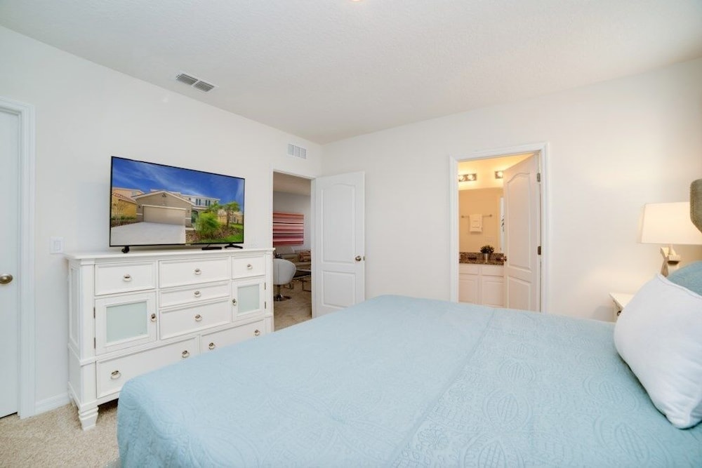 Amazing 5 Bedroom Solterra New Resort Home 5 Villa by RedAwning Davenport - photo 9