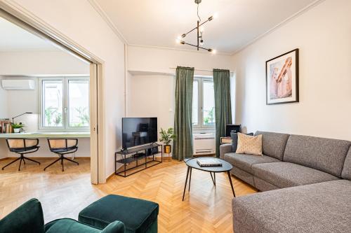 STELLIE Elegant Mid century modern 2bd 2bath — 4-Star Luxury Hotel in Athens, Greece