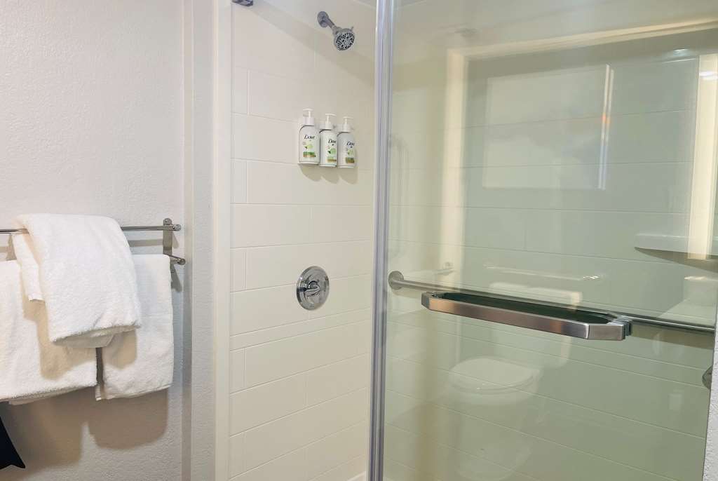 La Quinta Inn & Suites by Wyndham Birmingham Homewood - photo 22