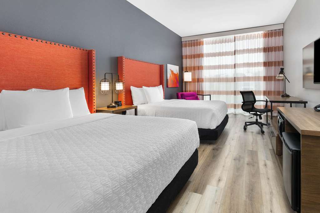 La Quinta Inn & Suites by Wyndham Lewisville - photo 28