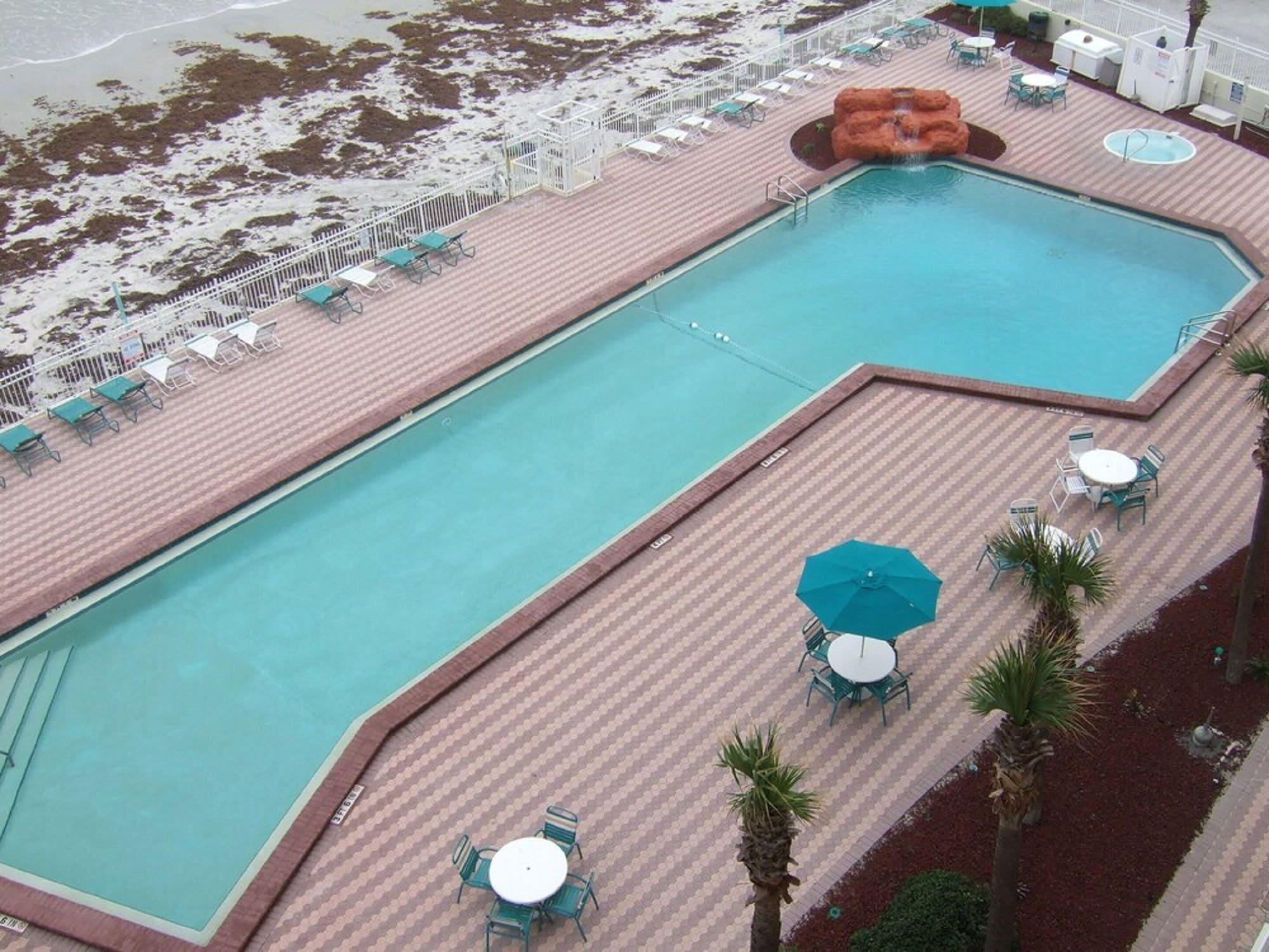Harbour Beach Oceanfront Resort - photo 11