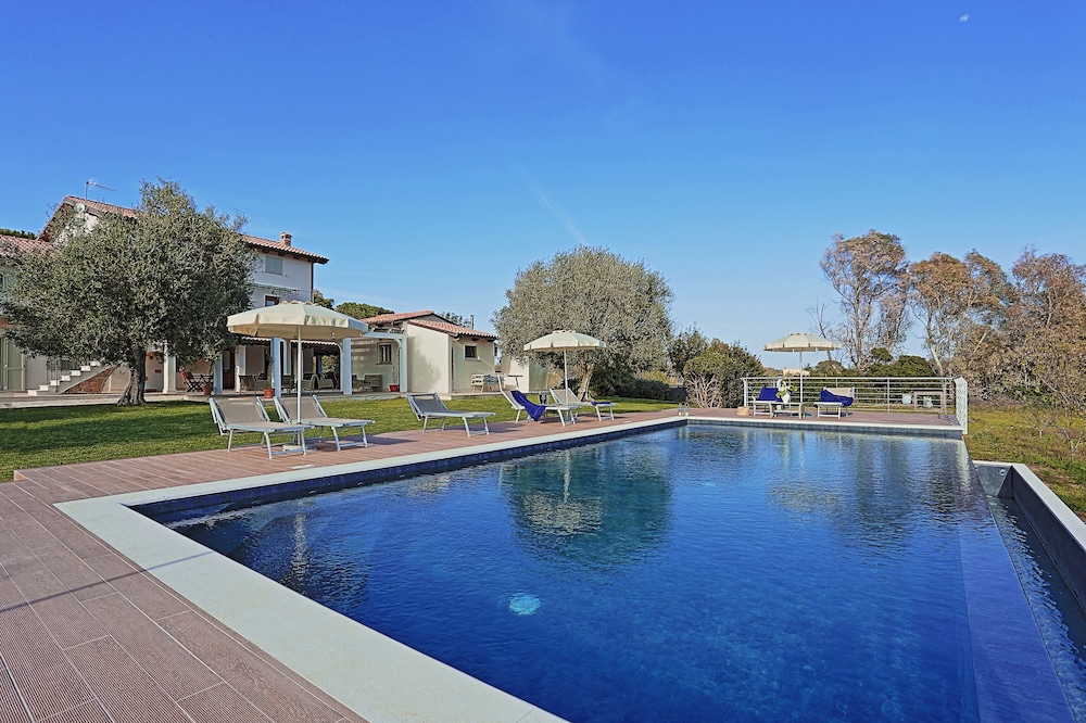 Agriturismo Casale degli Ulivi — 4-Star Luxury Hotel in Alghero, Italy