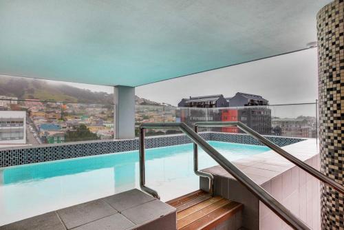 Backup Power Eco Balcony Apartment near Table Mountain