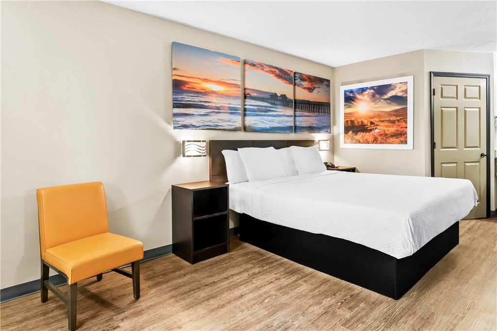 Days Inn by Wyndham Spartanburg - photo 23