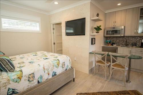 The Rod and Reel Resort Suite 5 — Anna Maria — photo 5