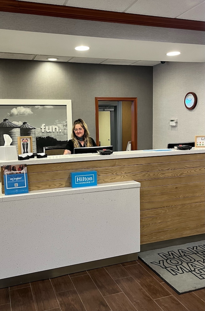 Hampton Inn Omaha West Lakeside - photo 5