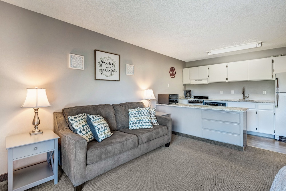 Bend Riverside Inn & Suites - photo 211