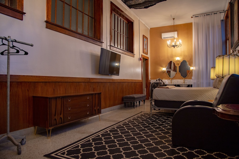 School 31 Lofts at Colors Studios - photo 26