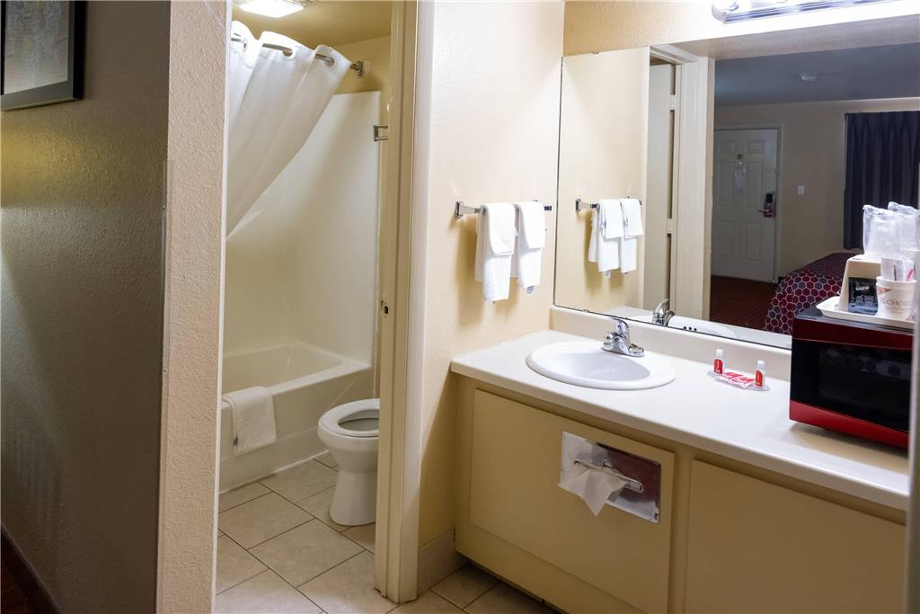 Econo Lodge McAlester - photo 21