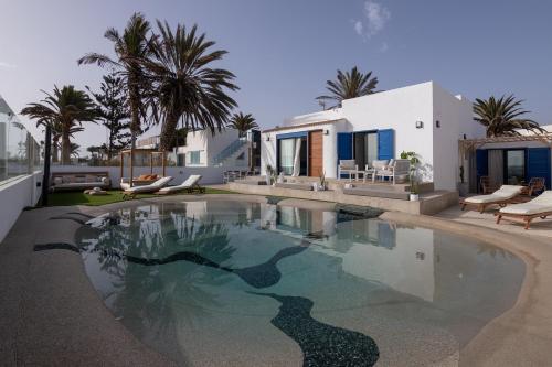 Villa Eden Beachfront Corralejo By Holidays Home — 4-Star Luxury Hotel in Corralejo, Spain