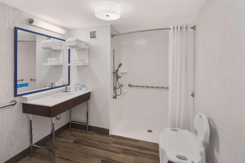 Hampton Inn Lagrange near Callaway Gardens - photo 92