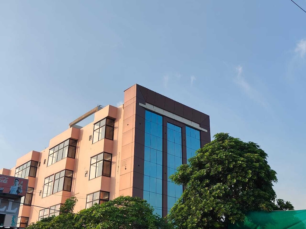 Hotel Grand Lucent Mathura Vrindavan - last minute hotel in Gokul