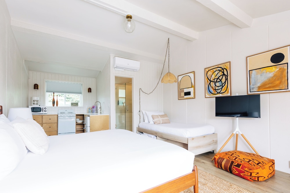 The Green Room Hotel - photo 20