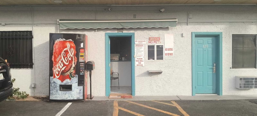 Motel 7 By Oyo Near Phoenix Airport - photo 3