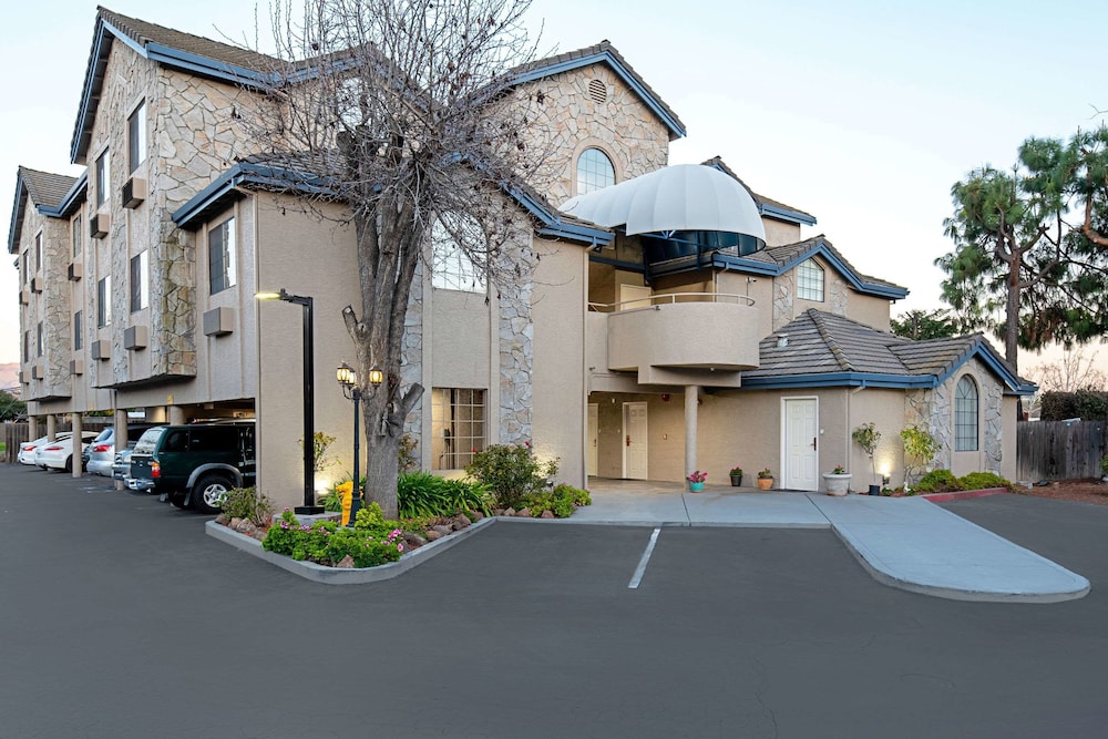 Clarion Inn Silicon Valley - photo 61