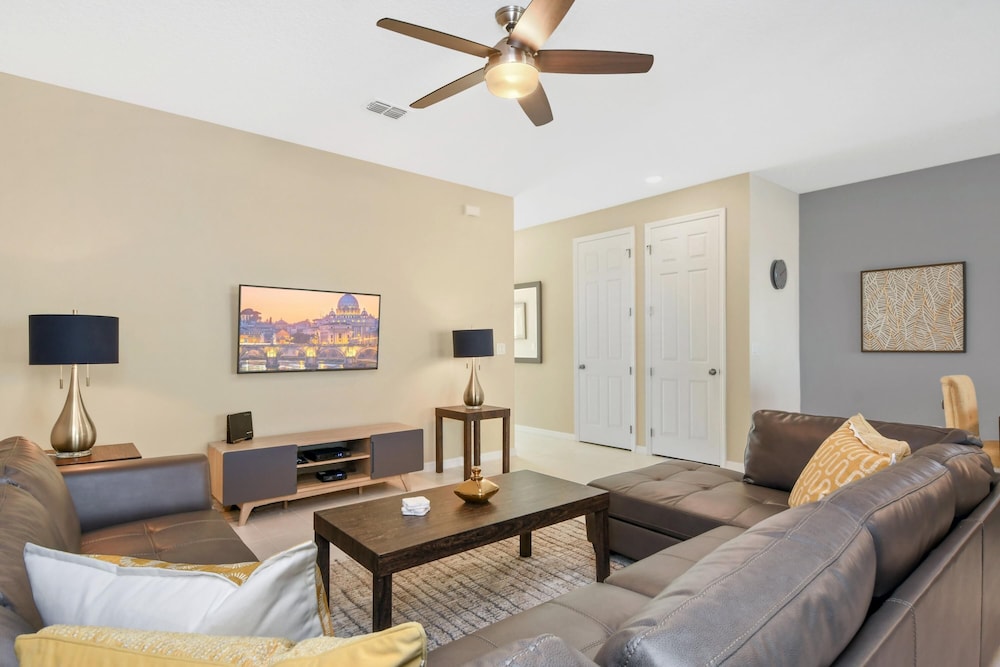 Solara Resort Brand New 4 Bed 4 5 Bath Townhome - photo 8