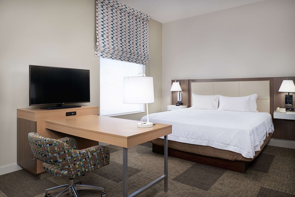 Hampton Inn & Suites Rogers - photo 13