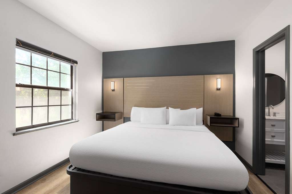 Ramada by Wyndham Studio Suites Dothan - photo 10