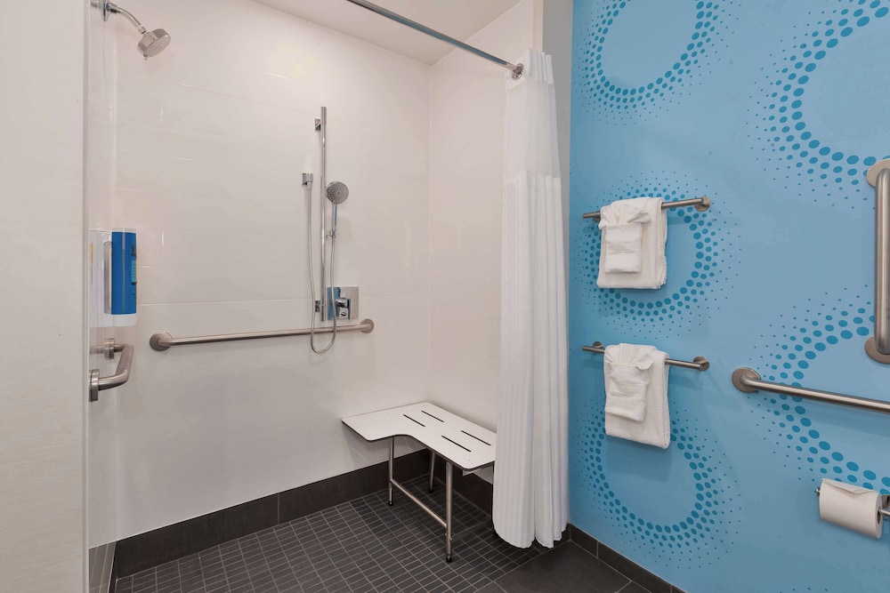 Tru By Hilton Comstock Park Grand Rapids - photo 19