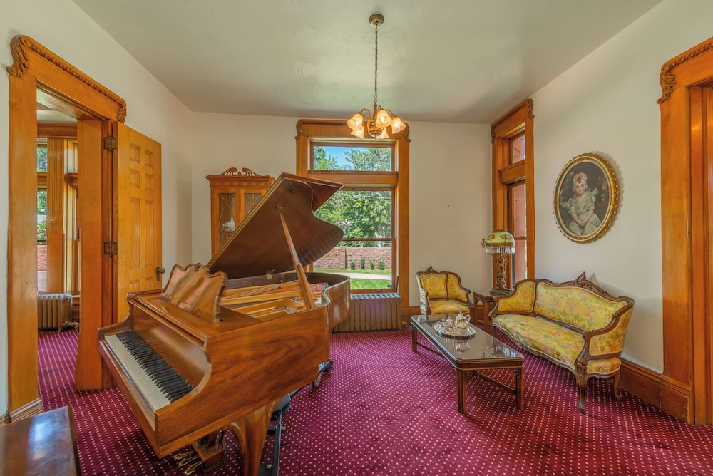Orman Mansion Pueblo's Most Luxurious Stay - photo 16