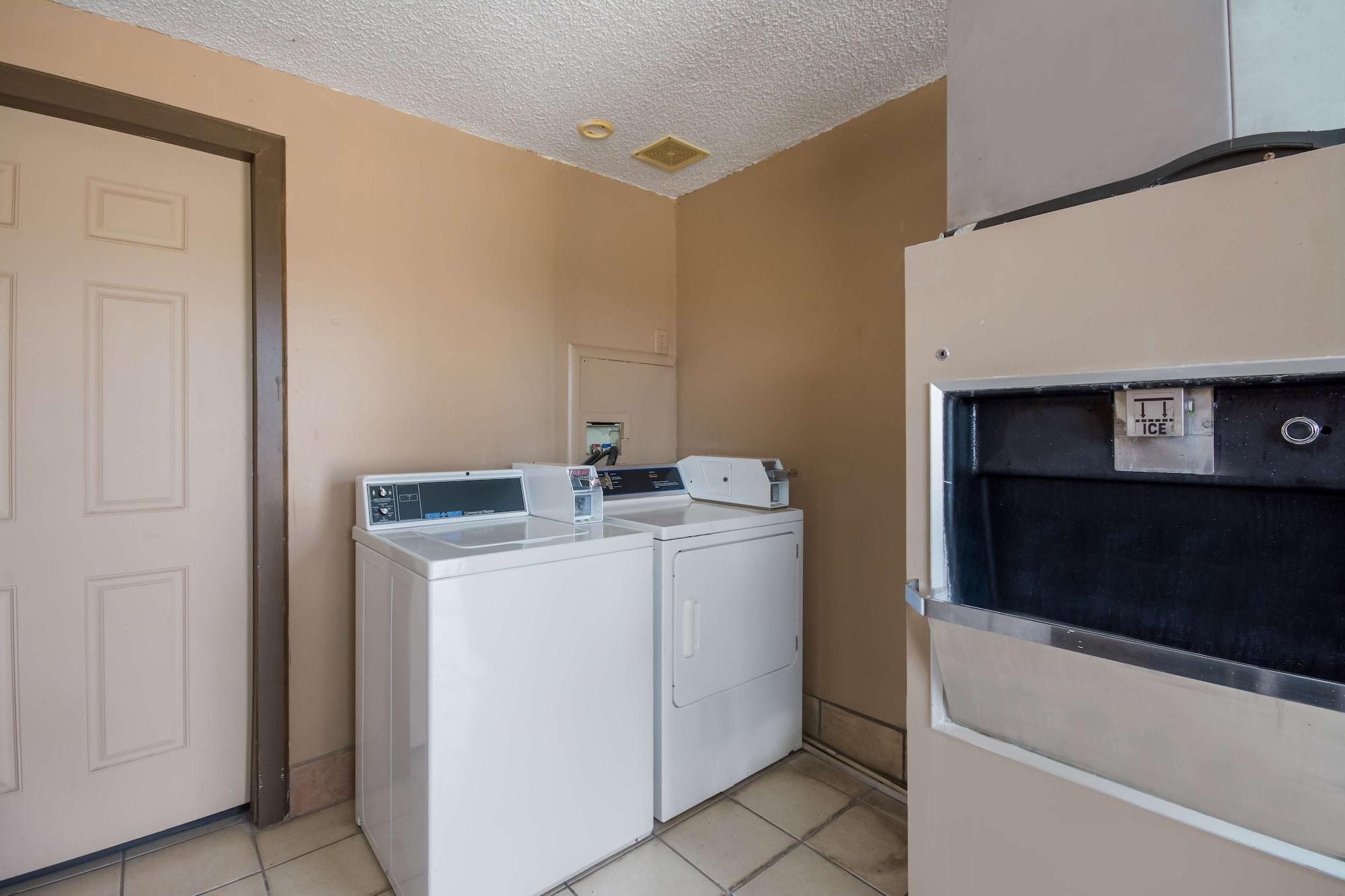 Americas Best Value Inn Woodward at 8th St - photo 33