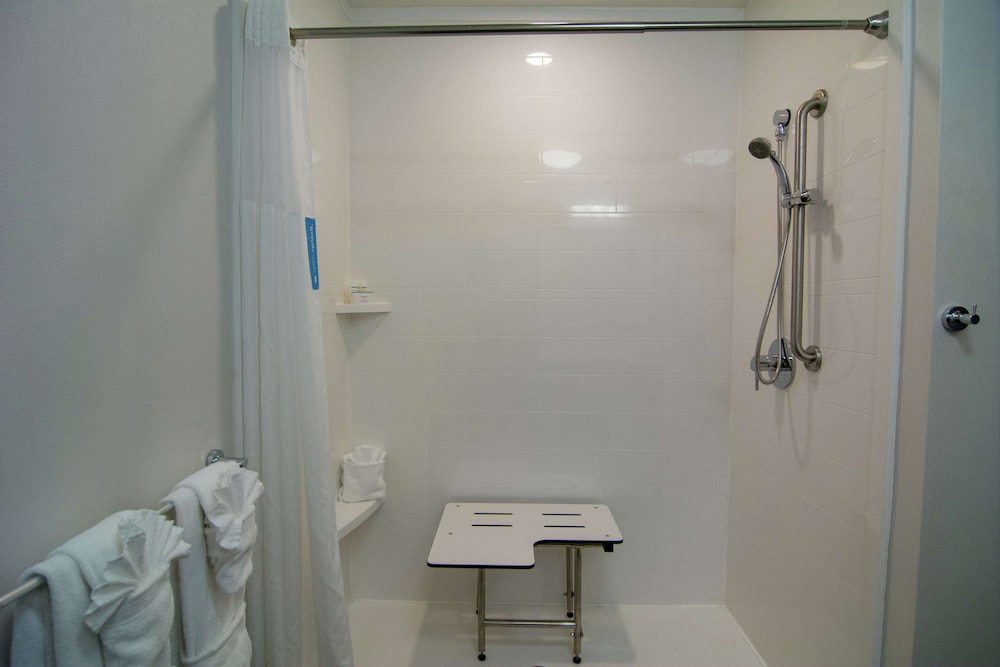 Hampton Inn Summersville - photo 26