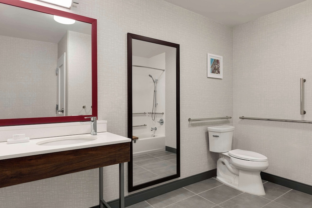 Hampton Inn Starkville Mississippi State University - photo 22