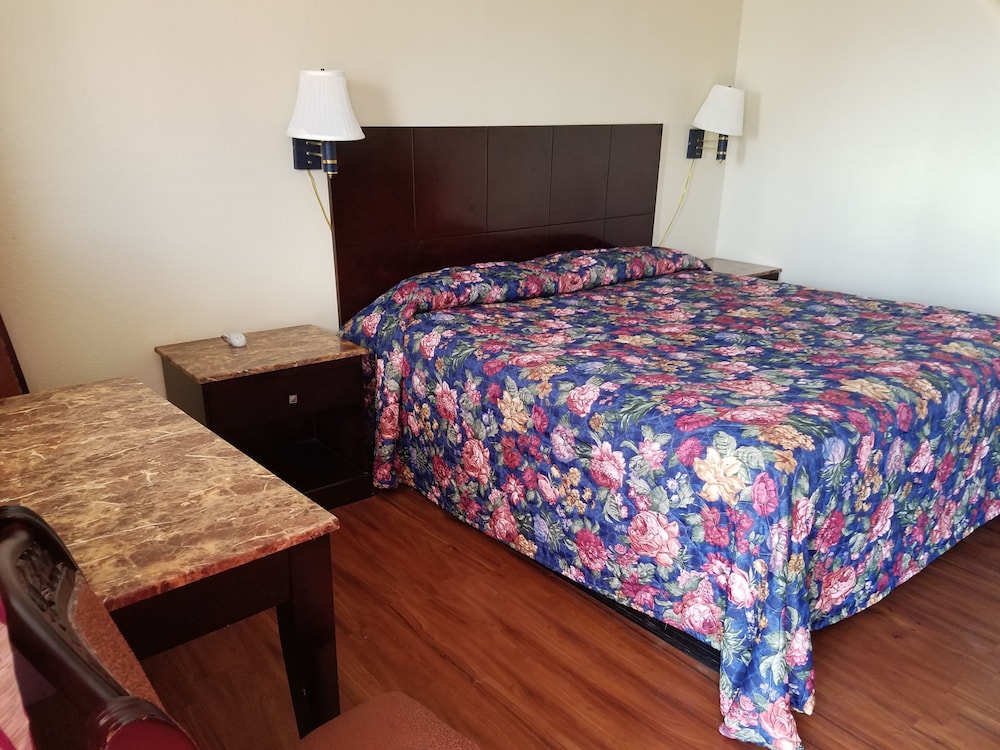 Luxury Inn & RV Park - photo 17