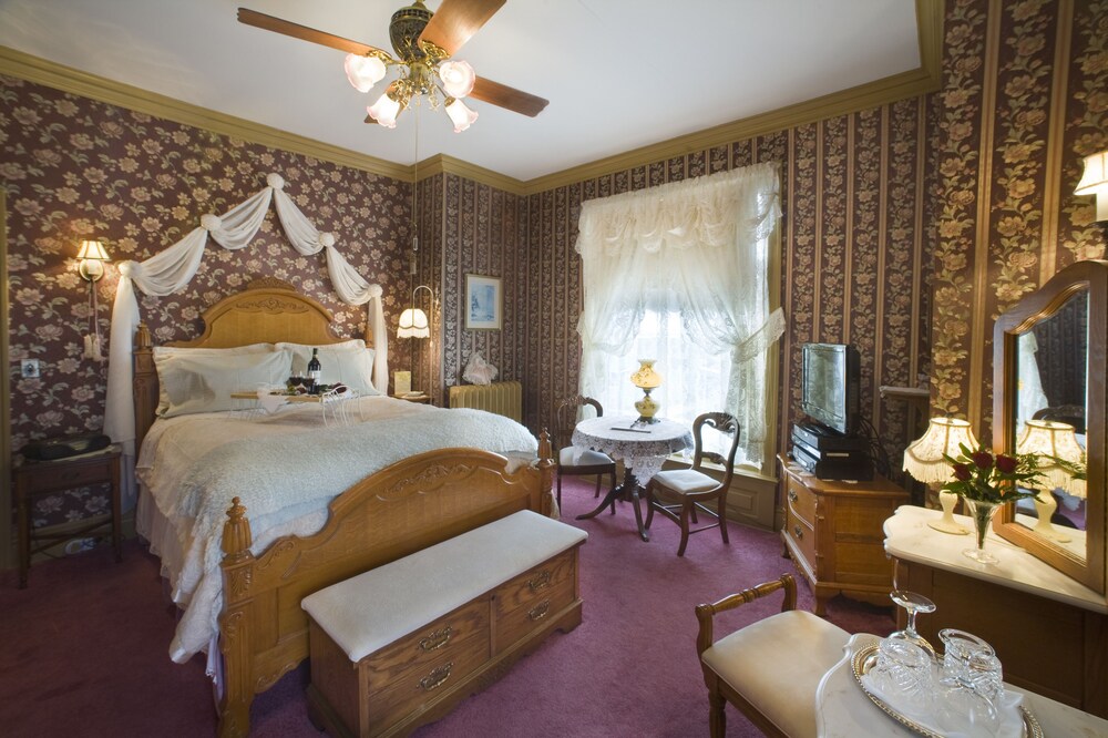 Port City Victorian Inn - photo 12