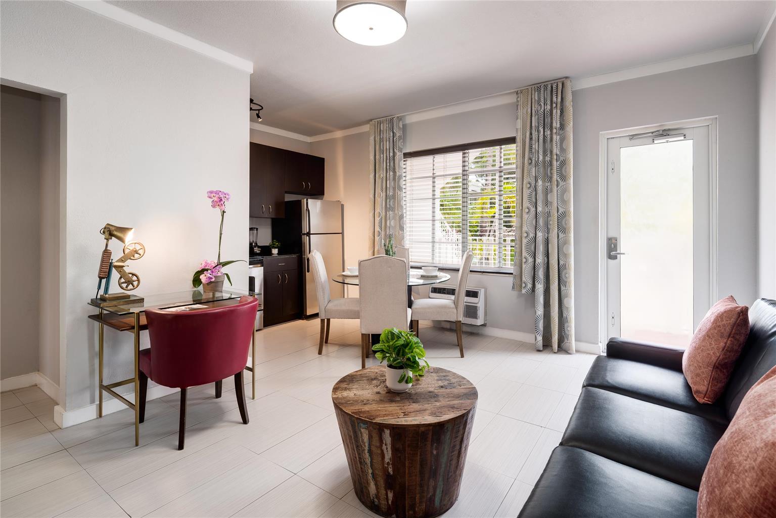 Tradewinds Apartment Hotel - photo 17