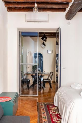 Trastevere 68 Stylish Apartment — 4-Star Luxury Hotel in Rome, Italy