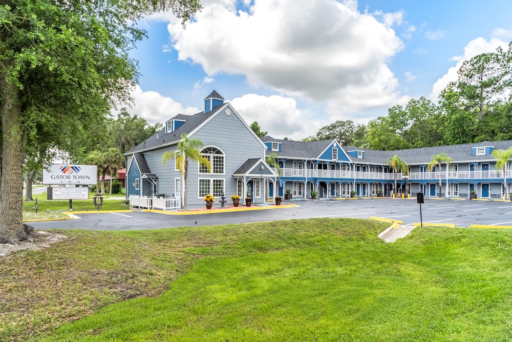 Gatortown Inn — Gainesville