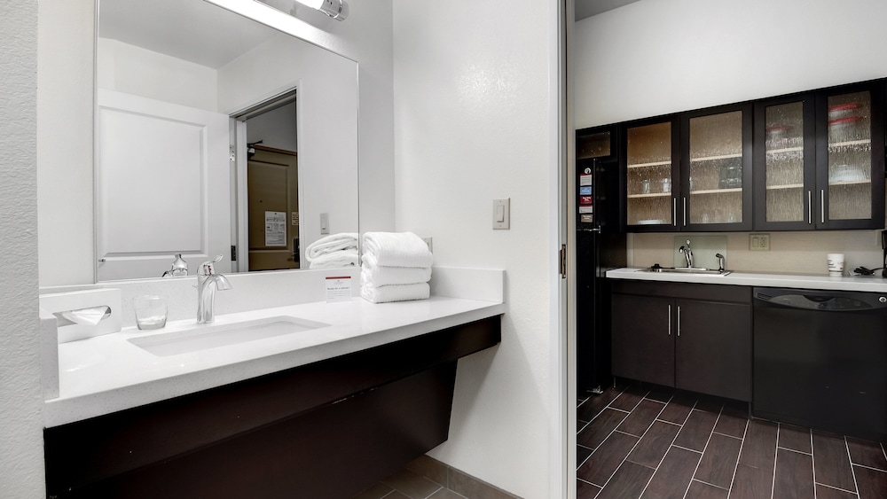 Candlewood Suites Waco by IHG - photo 27