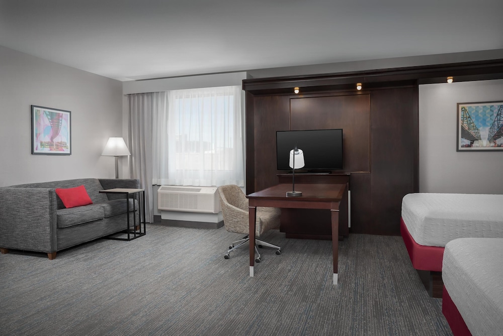 Hampton Inn & Suites Omaha Downtown - photo 10