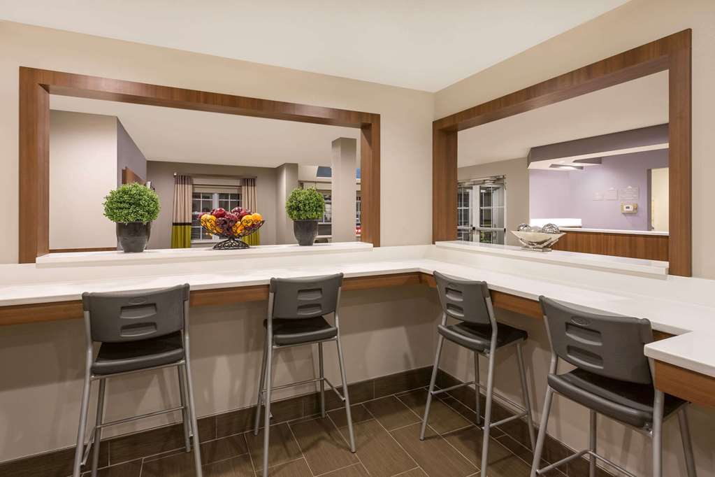 Microtel Inn & Suites by Wyndham Richmond Airport - photo 3