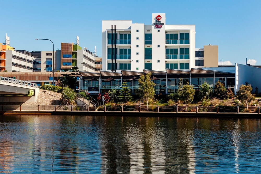 Mercure Sunshine Coast Kawana Waters — 4-Star Luxury Hotel in Birtinya, Australia