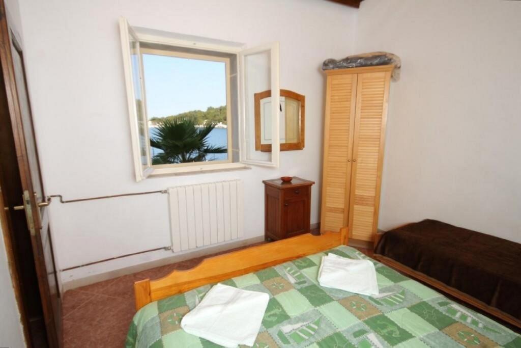 Mile 10m From The Sea A1 Riva — Lastovo