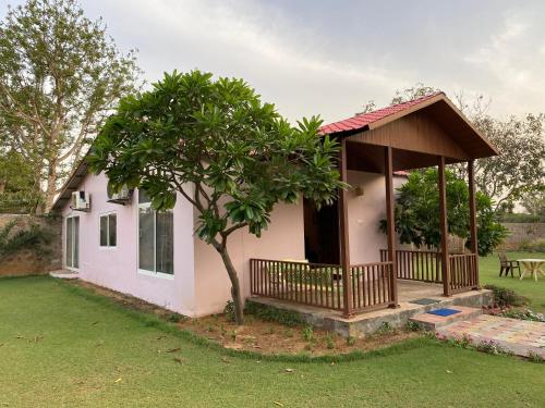 Orchard At Sarai Private cottage Large lawn & Pet friendly — 4-Star Luxury Hotel in Gurgaon, India