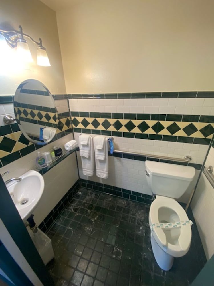 Cherokee Lodge - photo 26
